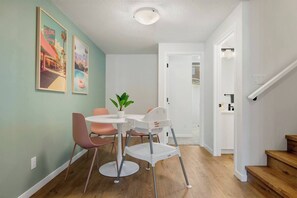 Dining - This house is a 2 bedroom(s), 1 bathrooms, located in Calgary, AB. (Calgary)