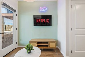 Interior - This house is a 2 bedroom(s), 1 bathrooms, located in Calgary, AB. (Calgary)