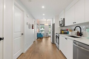 Private kitchen - This house is a 2 bedroom(s), 1 bathrooms, located in Calgary, AB. (Calgary)