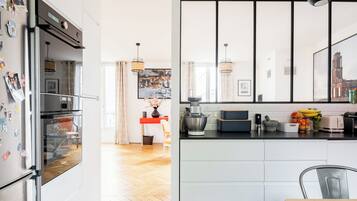 Kühlschrank, Mikrowelle, Geschirrspüler, Toaster