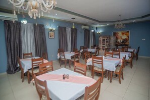 Kamar, 1 kamar tidur, Boleh Merokok, balkon | Ruang makan
