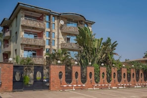 Front of property - Room-large Room in Lubumbashi (Lubumbashi)