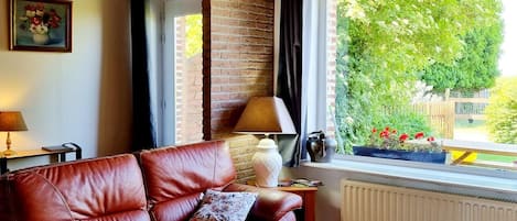 Fernseher, Tischtennisplatte