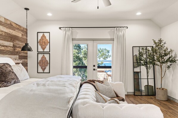 3 bedrooms, iron/ironing board, travel crib, WiFi - Lake View Getaway | Hot Tub + Firepit & Game Room! (Canyon Lake)