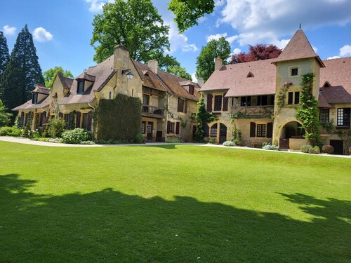 Charming house with large garden, in the heart of a village near Nevers