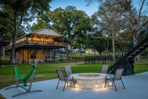 Property grounds - Enjoy the Full River | Fire Pit & Deck | Sleeps 12 (Seguin)