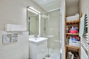 Handtücher, Seife, Toilettenpapier