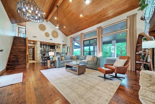 Waterfront | Fire Pit | Outdoor Kitchen | Sleeps20