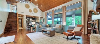 Waterfront | Fire Pit | Outdoor Kitchen | Sleeps20