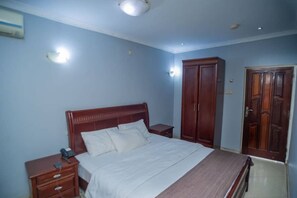 Room, 1 Bedroom, Smoking, Balcony - Room-extra-large Room in Lubumbashi (Lubumbashi)