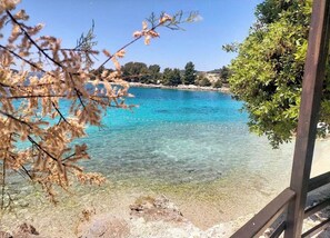 Beach - Charming studio with terrace close to the beach (Mastrinka)