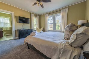 3 bedrooms, desk, iron/ironing board, WiFi