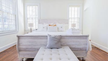 3 bedrooms, desk, iron/ironing board, WiFi