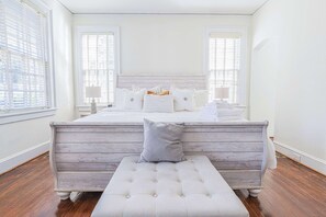 3 habitaciones, escritorio, tabla de planchar con plancha y wifi 