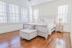 3 soverom, skrivebord, strykejern/-brett og wi-fi