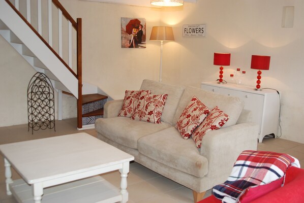 Fernseher, Kamin, Bücher