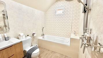 Regadera, secadora de cabello, bidet, toallas