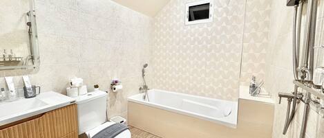 Shower, hair dryer, bidet, towels