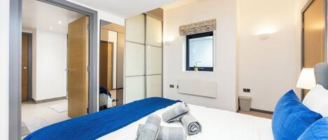 2 makuuhuonetta, silitysrauta/-lauta, vauvan matkasänky, ilmainen Wi-Fi