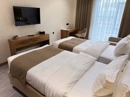 Minibar, iron/ironing board, free WiFi, bed sheets