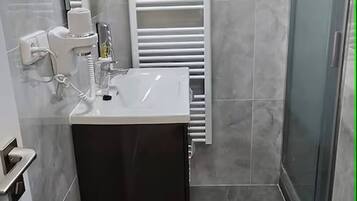 Apartamento, 1 quarto, para fumantes | Banheiro