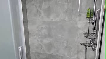 Apartment, 1 Bedroom, Smoking | Bathroom