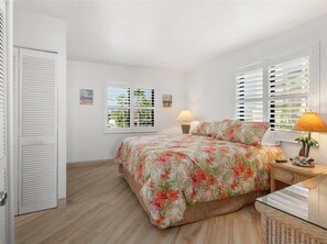 1 bedroom, iron/ironing board, free WiFi, bed sheets - Fabalous views from this Sharp 1 Bedroom Waterfront Unit... (Marco Island)