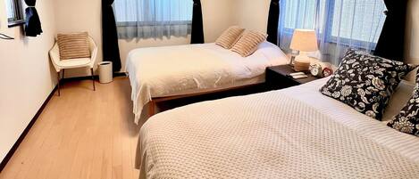 4 bedrooms, iron/ironing board, WiFi, bed sheets