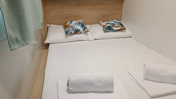 Mobile Home (Standard Two Bedroom Mobile Home with) | 4 chambres