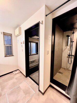 Shower, jetted tub, hair dryer, bidet - Stay in the local shopping district! Excellent access to central Tokyo (Shibuya, Shinjuku, Ueno, Tokyo) (北区)