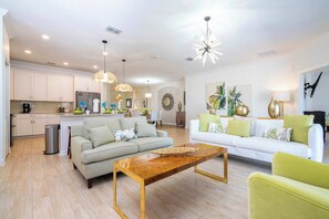 Télévision, lecteur de DVD, chaîne hi-fi, espaces bureaux