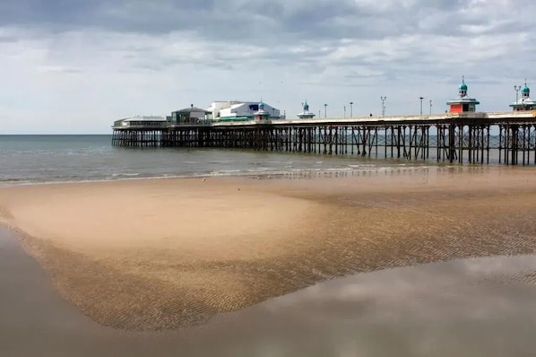 Beach nearby - PeekaBooze (Blackpool)
