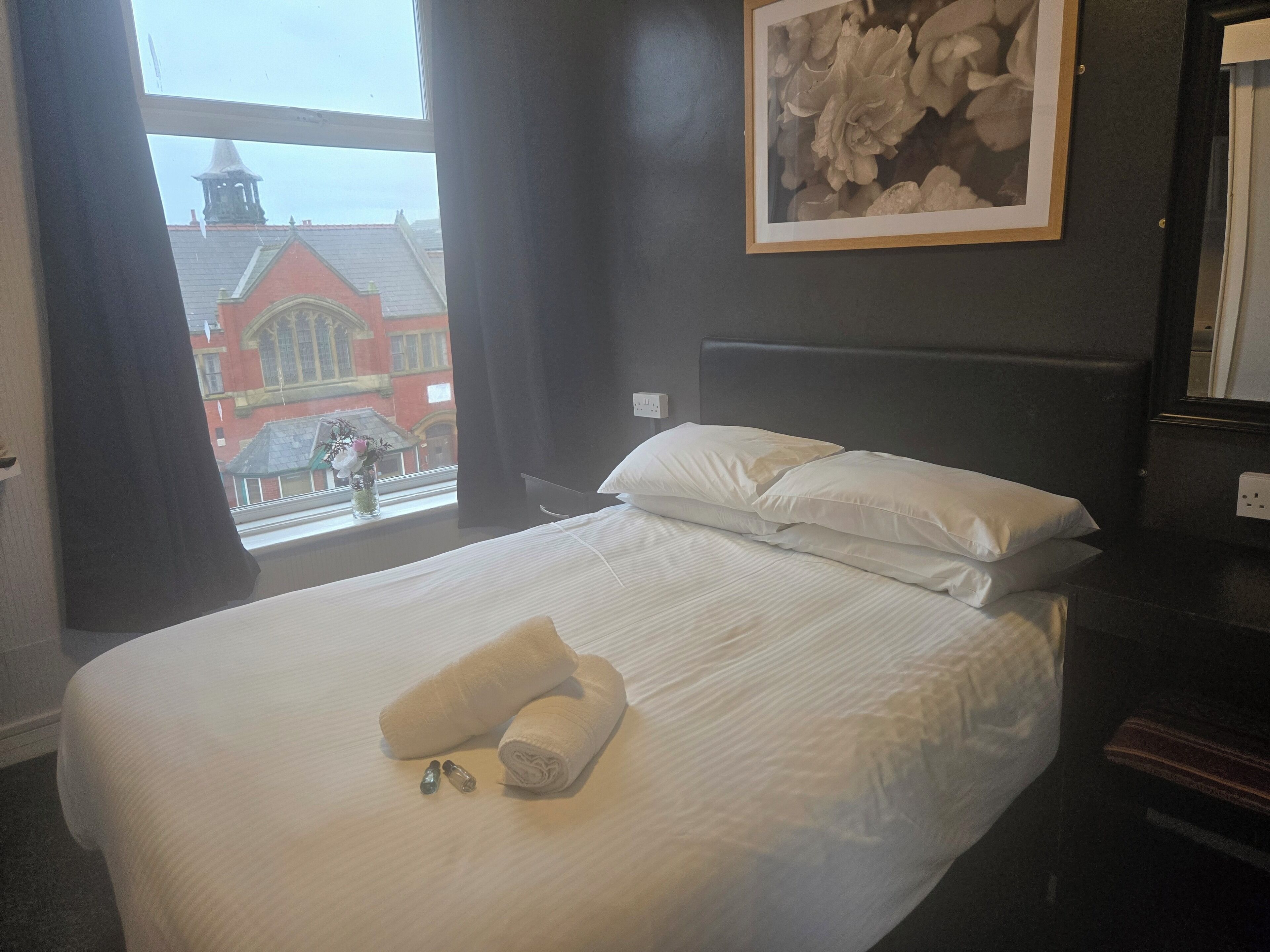 Basic Double Room | Free WiFi