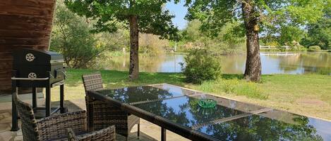 تناول الطعام بالخارج