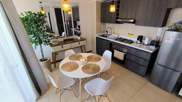 Fridge, oven, stovetop, electric kettle