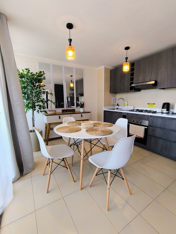 Dining - Beautiful apartment steps away from Cavancha beach (Iquique)
