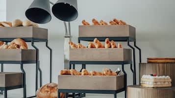 含每日吃到飽早餐