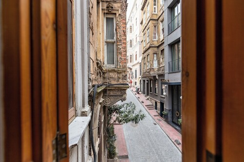 Ganbaru Tours-Private Triplex in Galata
