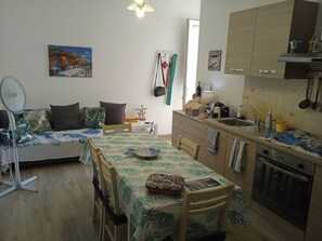 Fridge, oven, stovetop, coffee/tea maker - Blumarine Appart. with free parking (Calabernardo)
