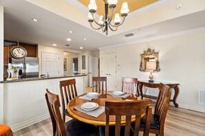 Dining - Beautiful Condo with Pool Views, Near Attractions (Kissimmee)