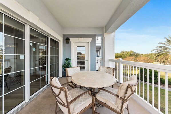 屋外ダイニングエリア