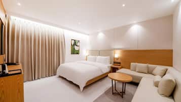 Deluxe Double Room, Non Smoking | Premium bedding, down comforters, soundproofing, free WiFi