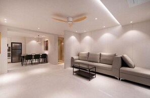 Premium bedding, down duvets, soundproofing, free WiFi - Daisy Hotel (Tongyeong)