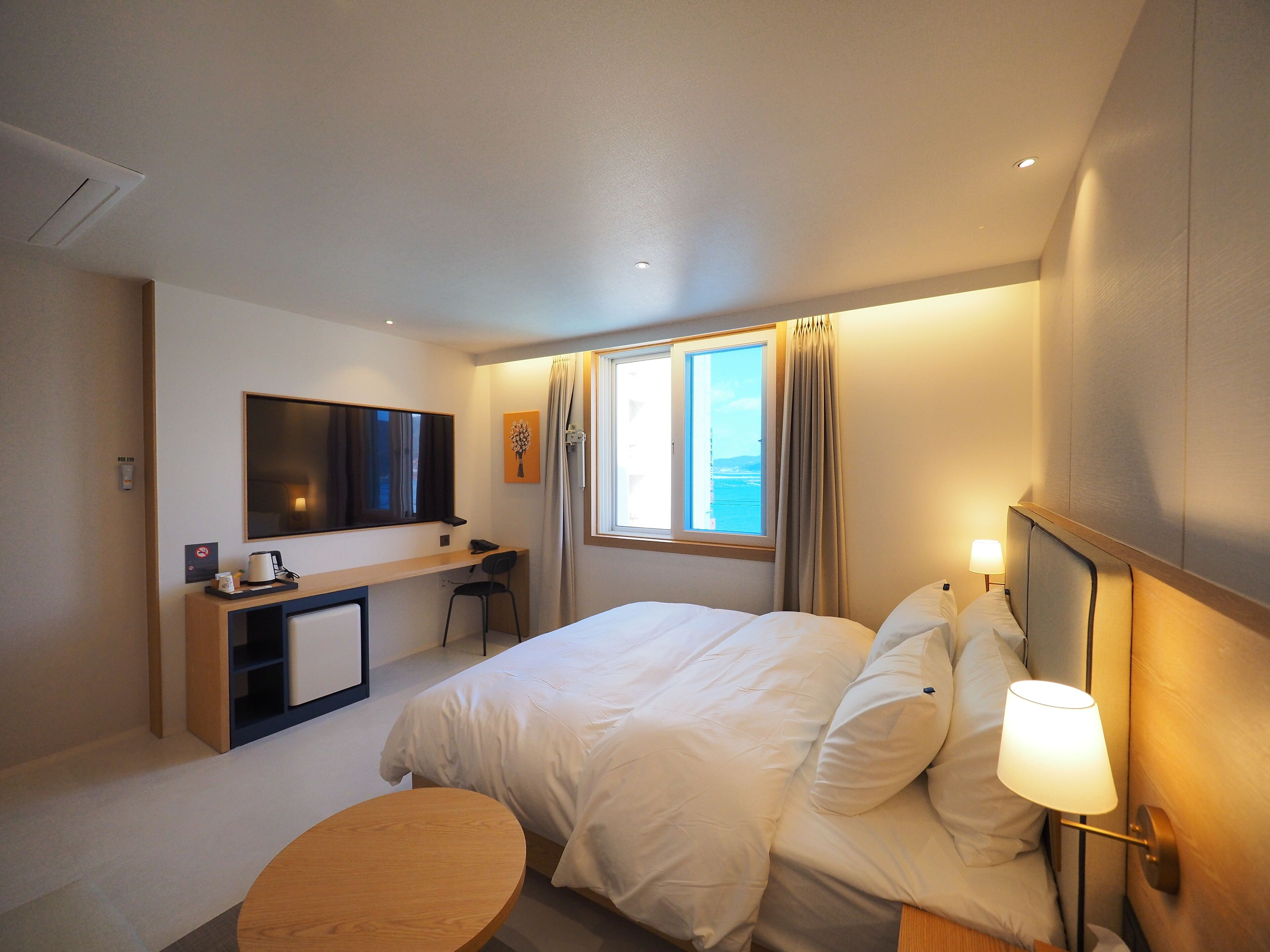 デラックス ダブルルーム 禁煙 パーシャル オーシャン ビュー | 高級寝具、羽毛の掛け布団、防音設備、WiFi (無料)