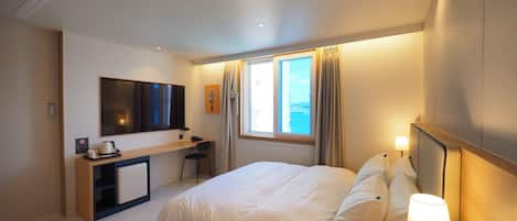 Deluxe Double Room, Non Smoking, Partial Ocean View | Premium bedding, down comforters, soundproofing, free WiFi