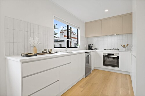 Hidden Gem-Newly renovated 3Bedroom villa in Epsom, near Newmarket Mall
