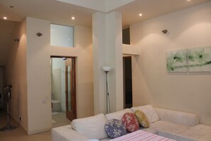 Apartment, 2 Bedrooms, Smoking, Balcony | Interior