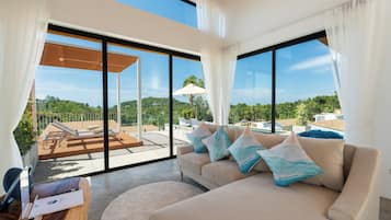 1 Bedroom Garden View Pool Villa | Area soggiorno | Smart TV 50 pollici con canali digitali, Netflix, servizi in streaming