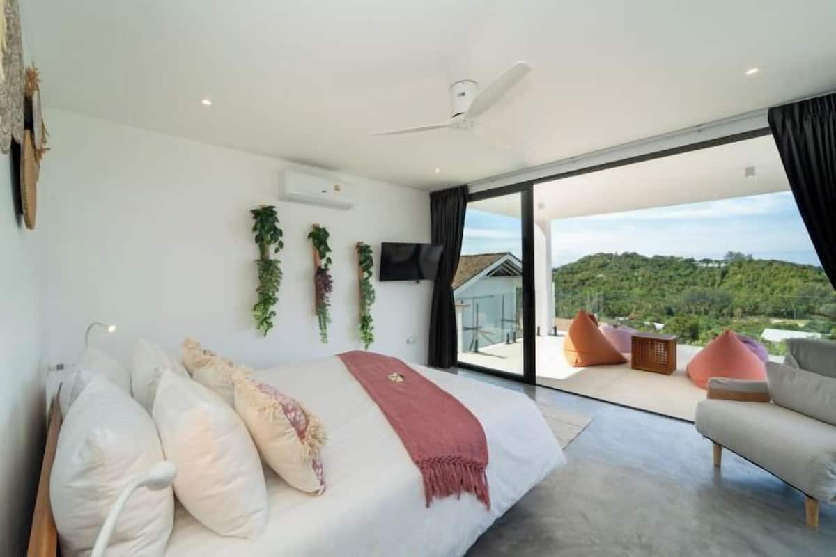 Minibar, két bảo mật tại phòng, trang trí khác biệt