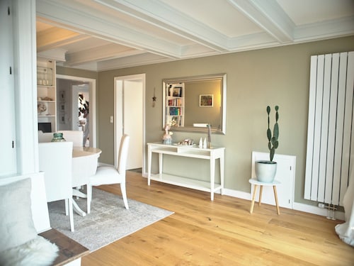 Modern, spacious top-floor apartment with panoramic views of the Elbe